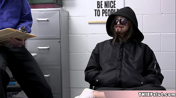 Shoplifter tried to dress as a man She failed hard  