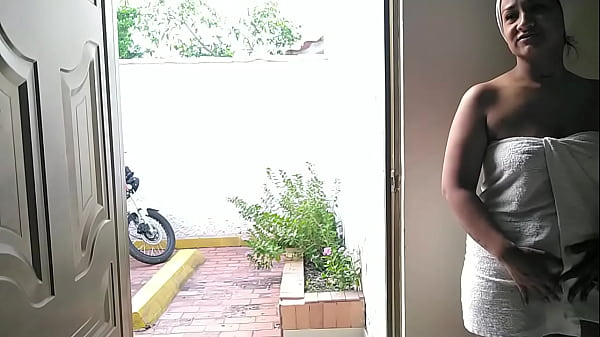 me encanta mi labor tengo sexo con desconocidos y sin compromisos cuando yo quiera y me pagan por eso  