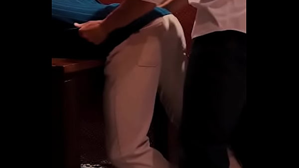 cruising a escondidas en el bar