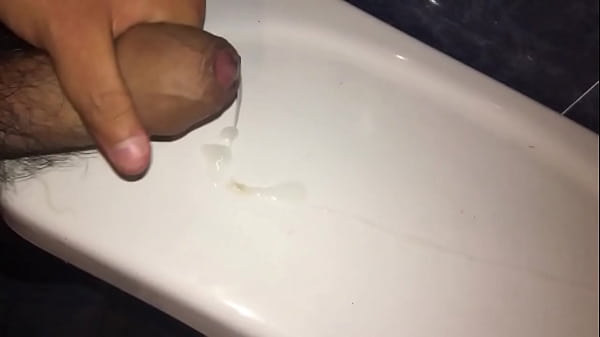 Sale disparado con esta mega masturbacion