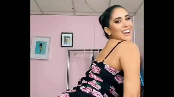 Melissa Paredes tirando con su pareja