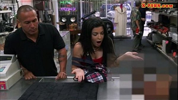 Cuban chick sells her TV and banged good in the backroom