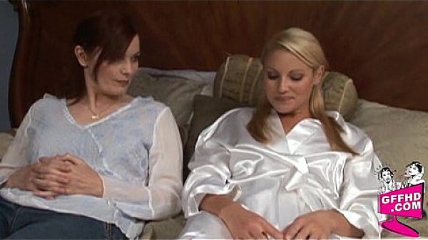 Girls having fun 1004  