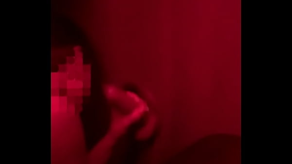 casada putinha aproveitando na Asha Club. Dando para o corno e chupando um desconhecido roludo  