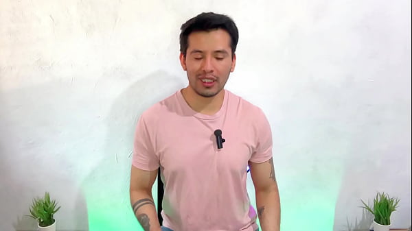 Mi mejor amigo me pidio chuparme mi verga y yo lo deje hacerlo mientras trabajabamos 