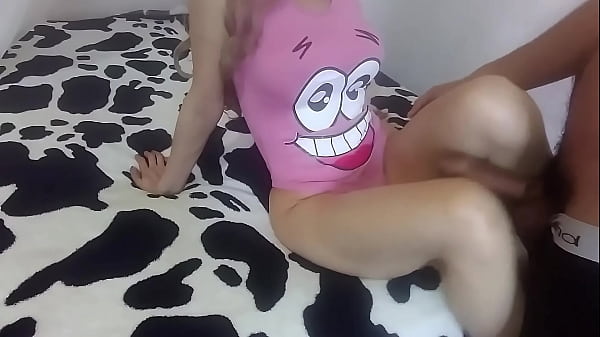 Mi hermanastra no me quiere dar su vagina por mas que le ruego