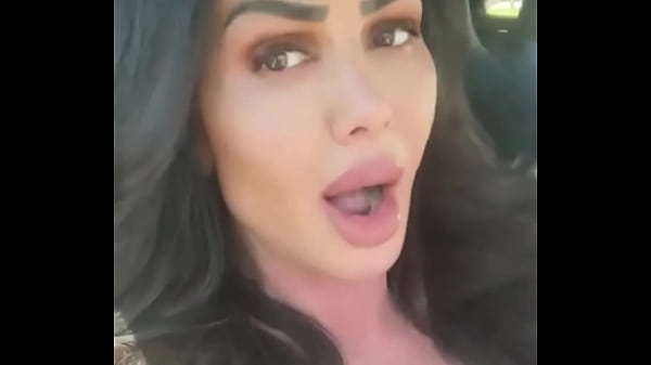 Do I prefer a man with muscles or no muscles? ? You're about to find out... ?#fitmom #fitnessmodel #fitness  