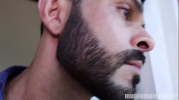 Field workers get involved in a plot of lots of sex and lots of orgies 