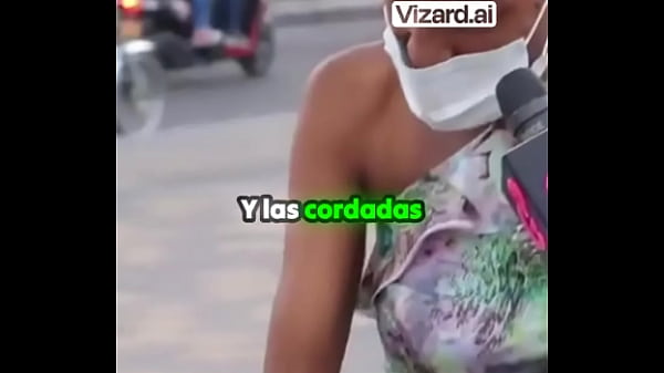 La valent&iacute;a de una madre  Proteger a sus hijas #cuidado #familia #hijos #venezuela #reencuentros #elchicletv #atrevidoype...