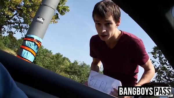 Older dude gets good head from a twink 