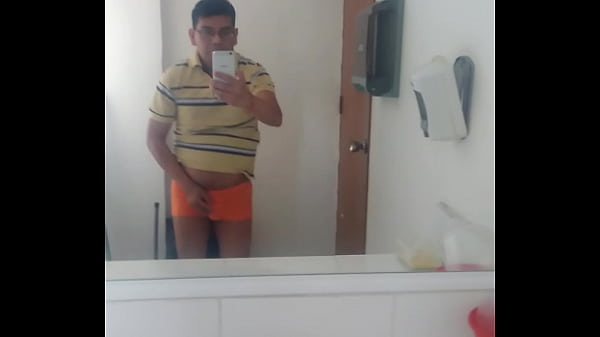 Estoy muy sexy en el WC de la oficina 2  