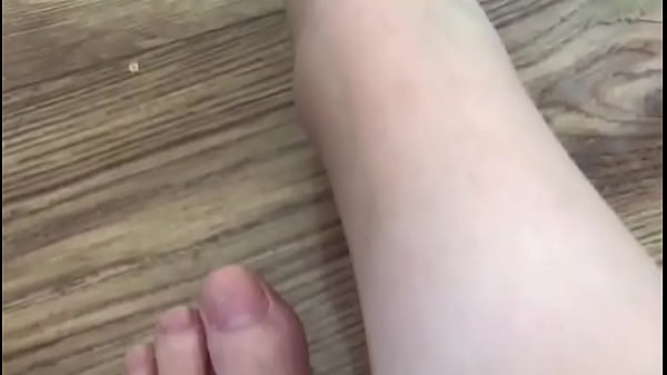 look at my foot it's thirsty  