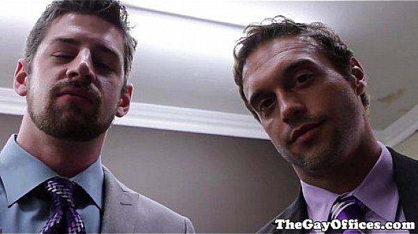 Gaysex suits threeway action with new recruit