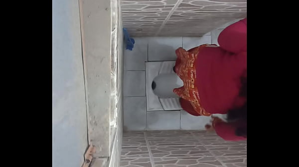 Indian maid peeing 