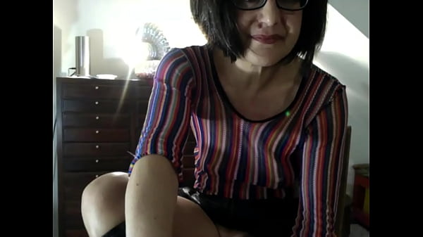 Buzzing Birdz Russian MILF Squirting Everywhere