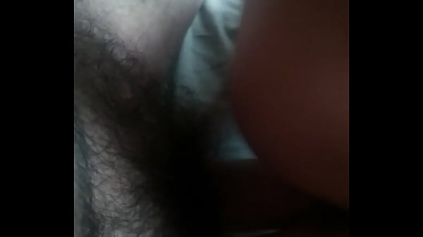 Joven flaca dejandose grabar