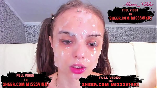 Маленькая школьница любит развлекаться пока родители в отъезде