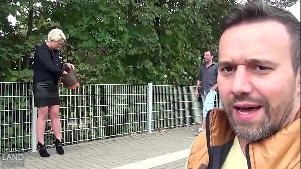 Das Pissen, solltest du wissen f&uuml;hrt bei Milfs nicht zu einem schlechten Gewissen