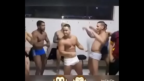 H&eacute;teros dan&ccedil;ando depois do jogo