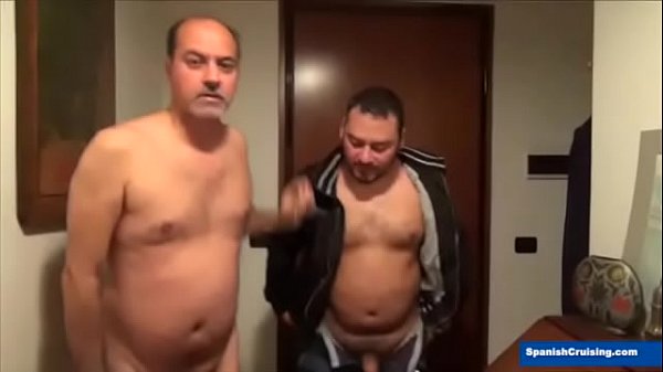 Papi caliente se coge a un gordito
