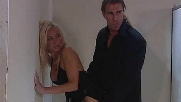 Lisa go on her knees