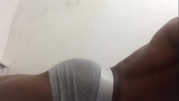 Brincando com o cuzinho  