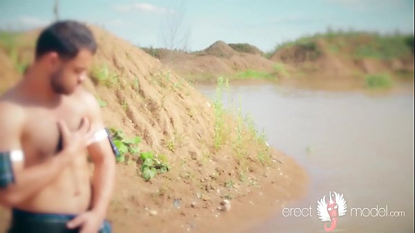 Are scottish men naked under skirt?