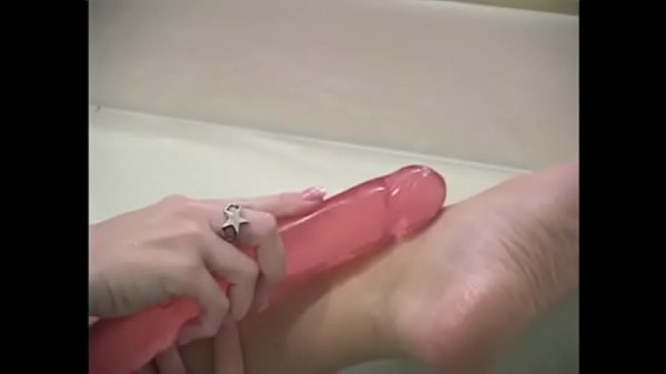 Cailey Taylor likes to bask in the bathroom and masturbates big dildo  