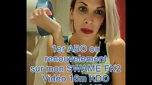 En direct de mon bureau! Je suis hyper chaude.J'ai enlev&eacute; ma culotte et ...  