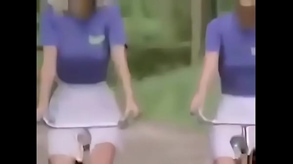 khi con g&aacute;i muốn thủ d&acirc;m ngay tr&ecirc;n xe đạp