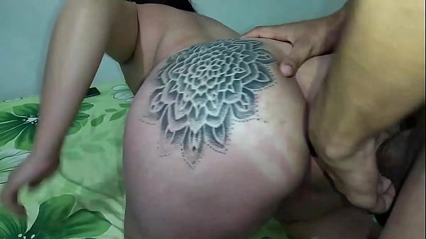 por el culo no.... no lo resisto... juguete anal, beso negro, meto el dedo y le meto la polla dura en su culo