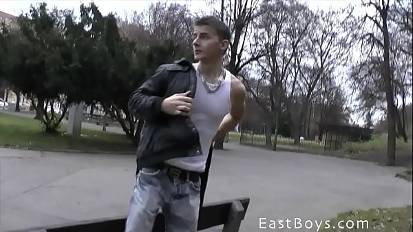 Ronnie the muscleboy gets picked up in the park, and he is not afraid to show off his muscular arms right there in public. Fun continues in the hot tub, with some more flexing of the massive biceps, followed by oiling up, soaping up and handjob at the end 