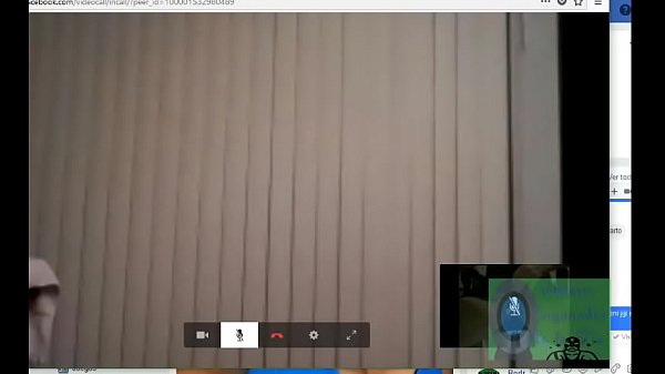 cheko en bikini blanco y de playa  