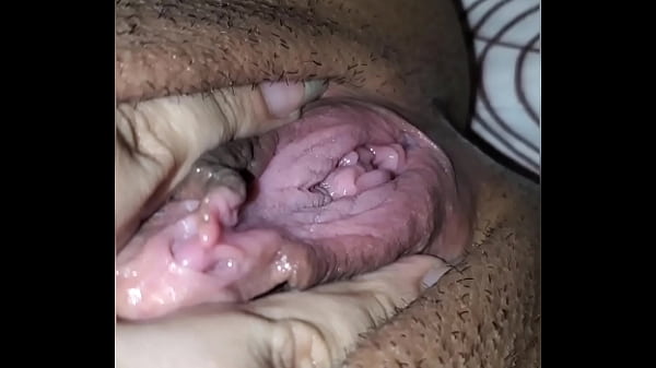 CREMITA EN MI APRETADA VAGINA, COMO ME MASTURBO. 1080P VERTICAL 