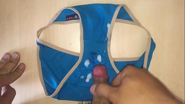 Sịp xanh gợi cảm