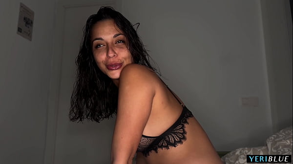 Se folla a la esposa de su hermano y se corre dentro de su co&ntilde;o!