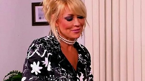 Blonde mature sexbomb in action