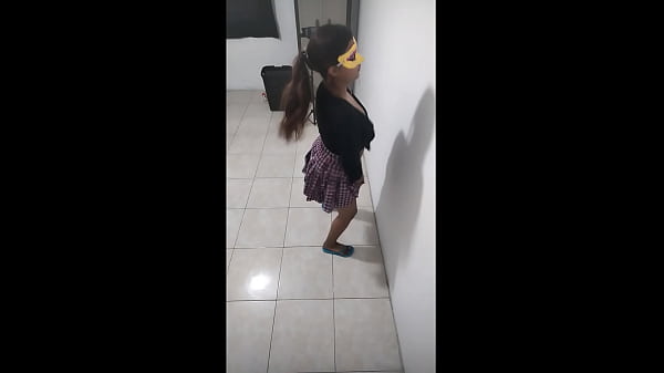 el departamento endemoniado!! estaba haciendo un video porno y despues de verlo me di cuenta que aparecio una mano por debajo de la cama. esto es macabro