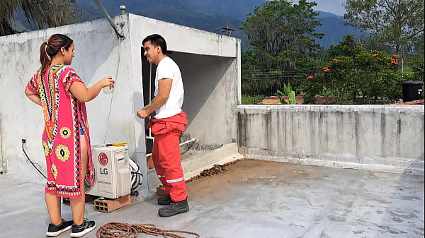 La puta se deja follar por el de mantenimiento part 1