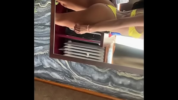 dont be jealous of her girl for her size