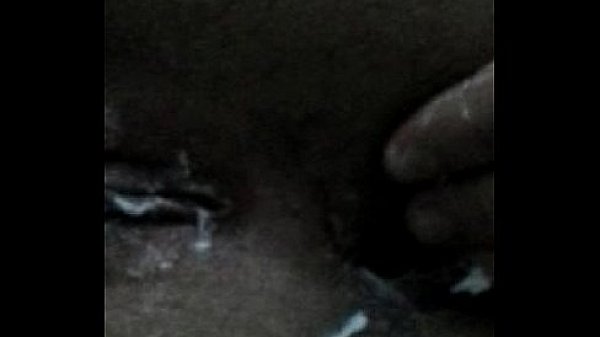 amadora raspando a buceta e o cu