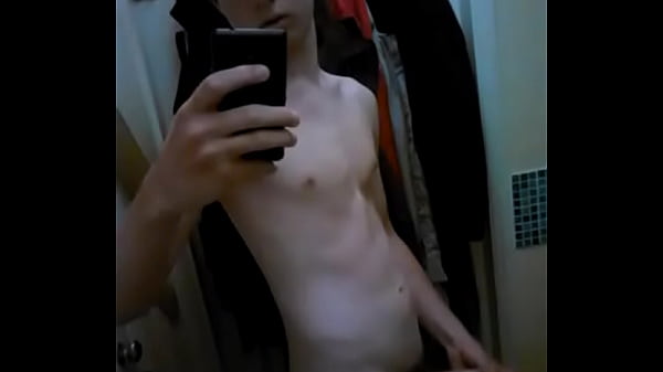 Mi mejor amigo se masturba para mi