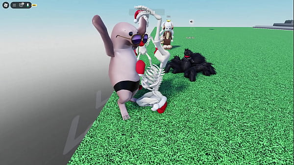 Garoto com pauz&atilde;o dan&ccedil;a enquanto ouve gemido da garota gostosa