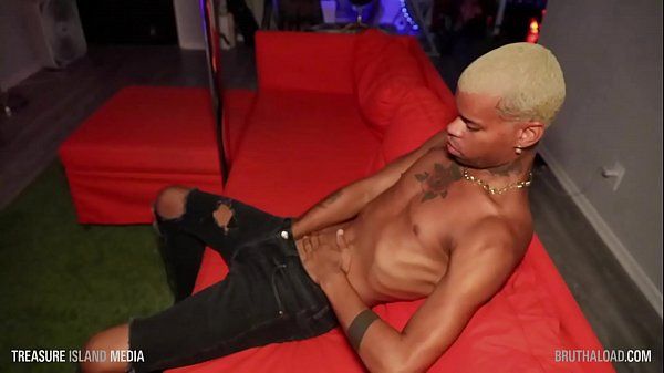 Slender dude sucks his own dick!