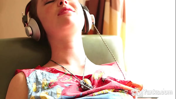 Short haired girl Ezmerelda playing with her hairy pussy for orgasm