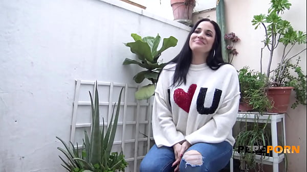 Chubby amateur babe has a great and sexy experience with a young dude