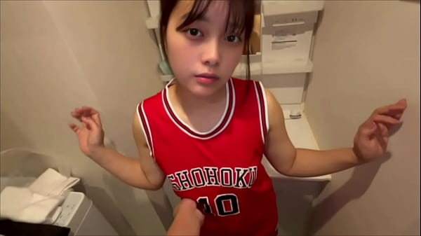 親友がコンビニ行ってる間に親友の妹とセックス。こんなにセックスは気持ちいと教えてあげました。