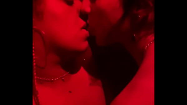 Folgosa e Renatinha - suruba na cabine