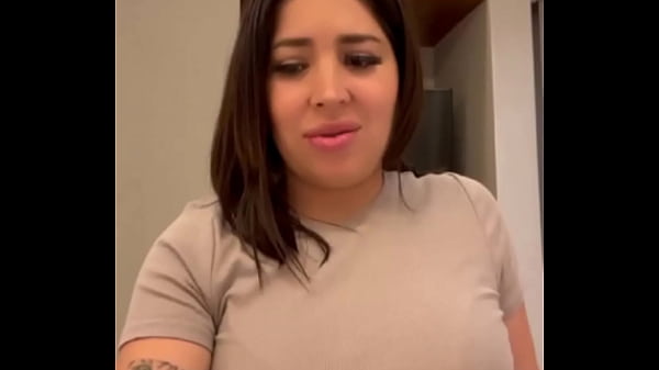 Sirvienta caliente me pide que la folle en lo que llega mi mujer!