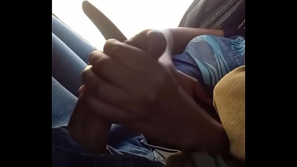 Joven chupando verga en autobus
